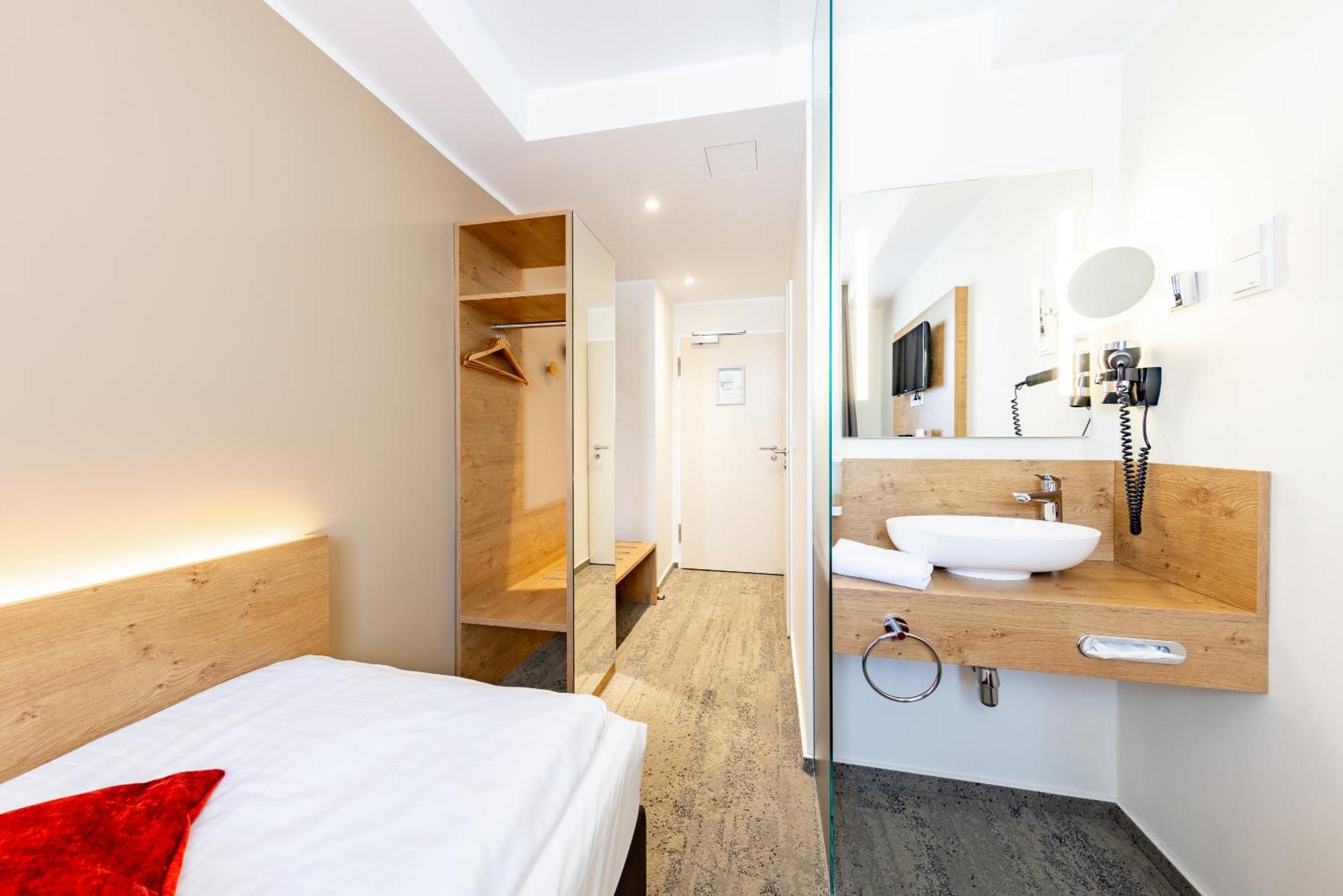 פרנקפורט Maingau Hotel מראה חיצוני תמונה